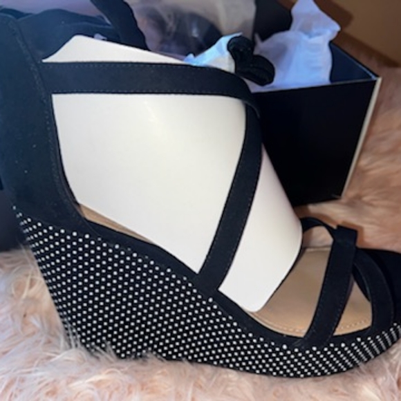 Size 12w woman's wedge - Picture 3 of 5